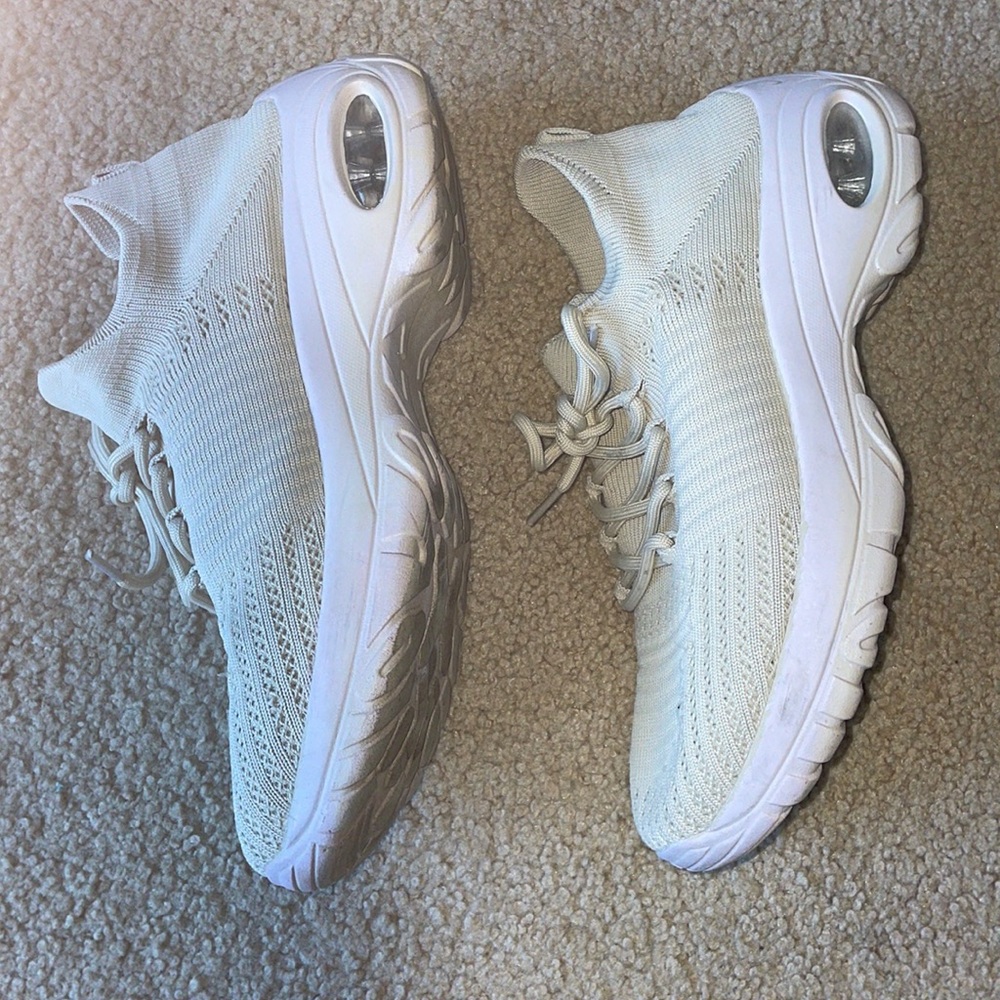 Tan athletic shoes, size 8 1/2 no tags